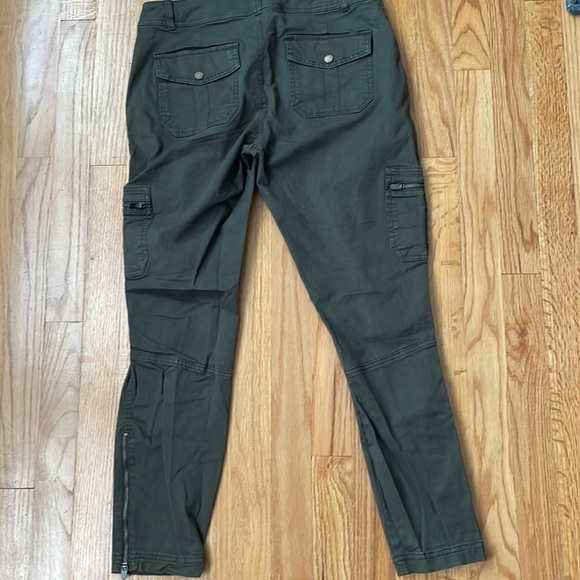 ATHLETA ORGANIC COTTON JASPER GREEN ZIPPER ANKLE CARGO PANTS 8 349782 A15 - Picture 6 of 7